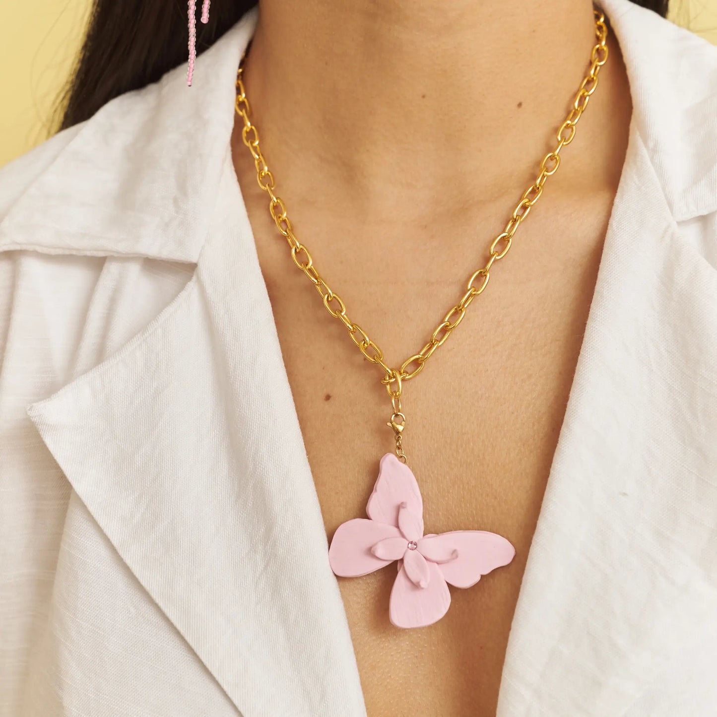 Collar Alas en Flor Dorada