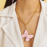 Collar Alas en Flor Dorada