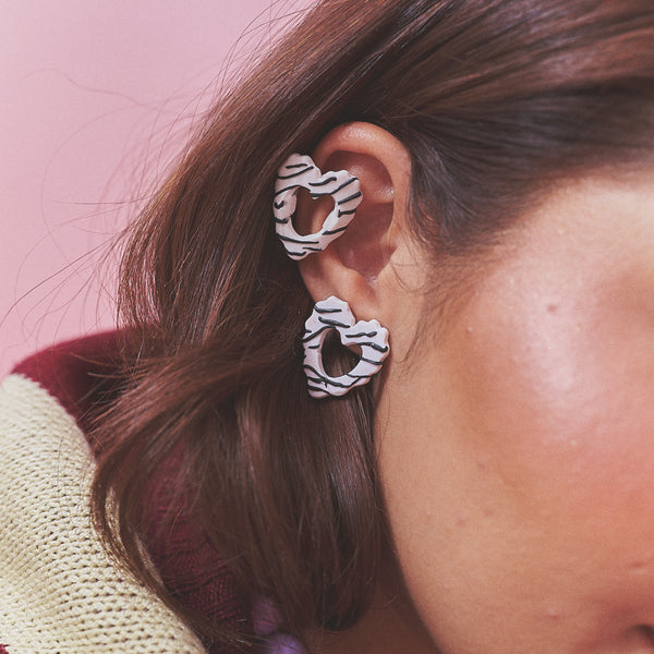 Earcuff Corazón Rayado
